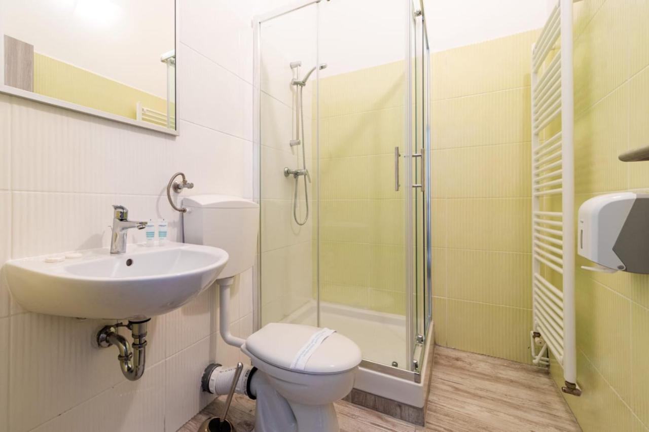 Four Roses Bed & Breakfast Zagreb Ngoại thất bức ảnh
