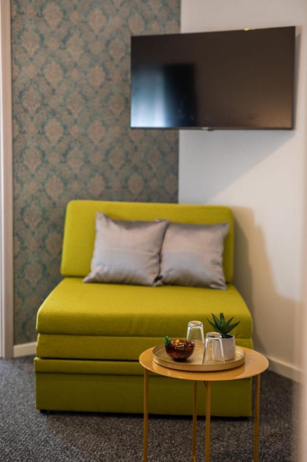 Four Roses Bed & Breakfast Zagreb Ngoại thất bức ảnh