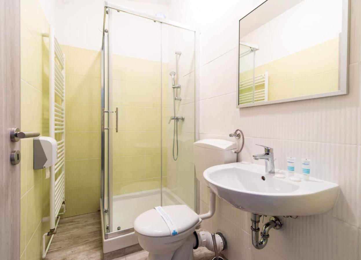 Four Roses Bed & Breakfast Zagreb Ngoại thất bức ảnh